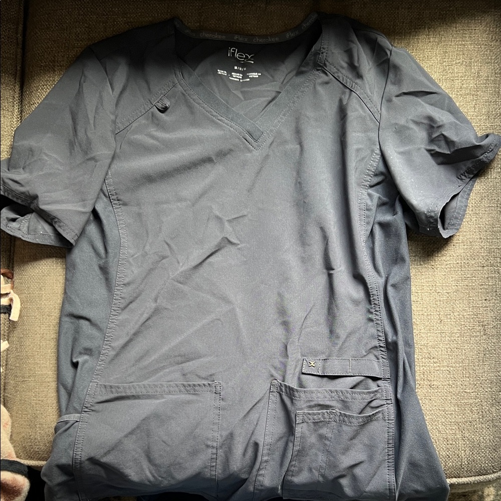 Women’s gray scrub top